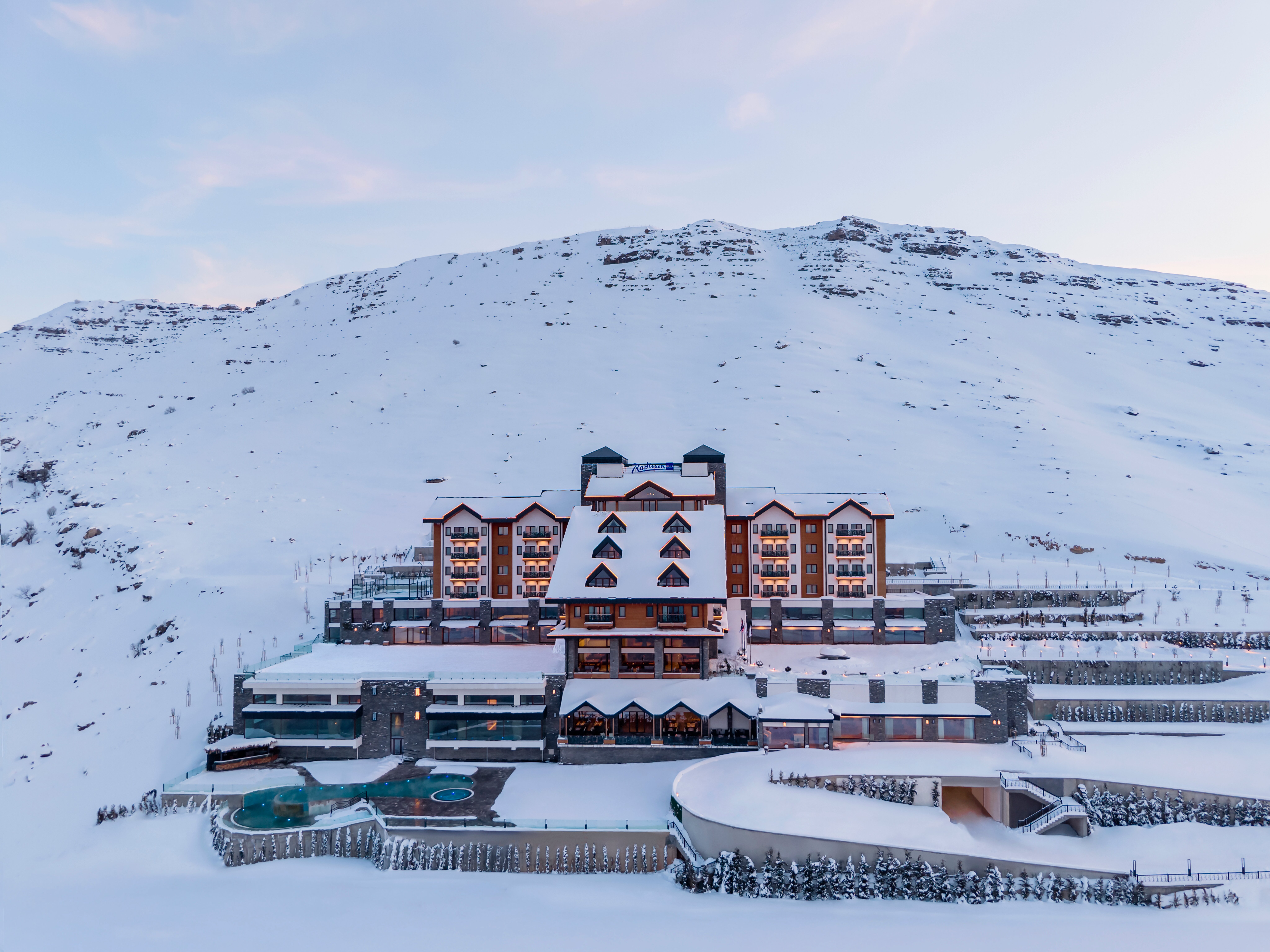 Mountain resort accommodation in the Kurdistan Region — Radisson Blu Korek